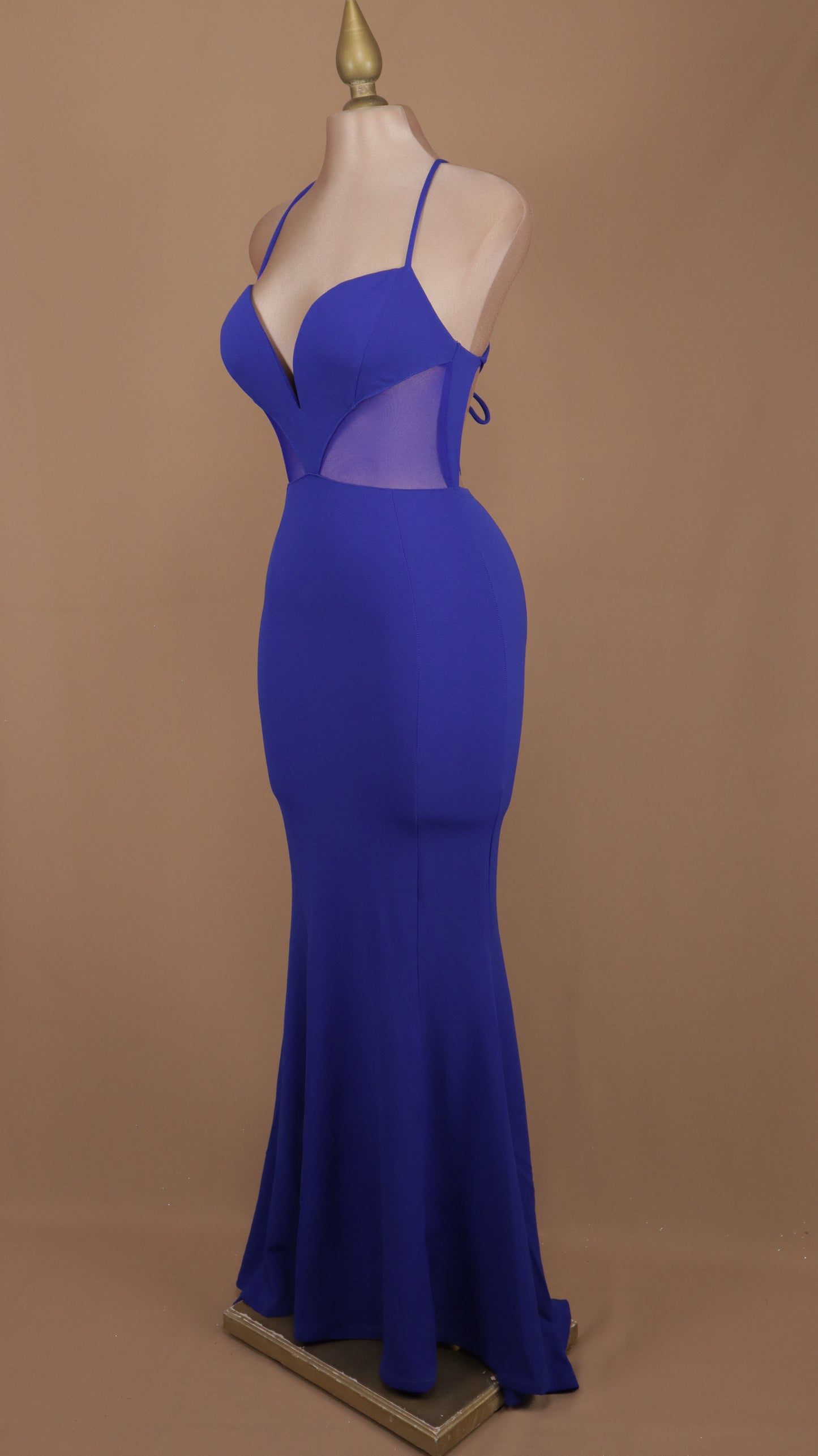 Vestido largo con escote en la espalda