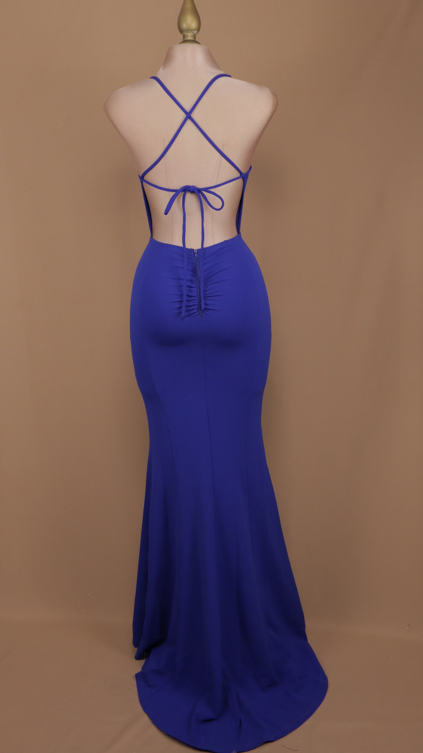 Vestido largo con escote en la espalda