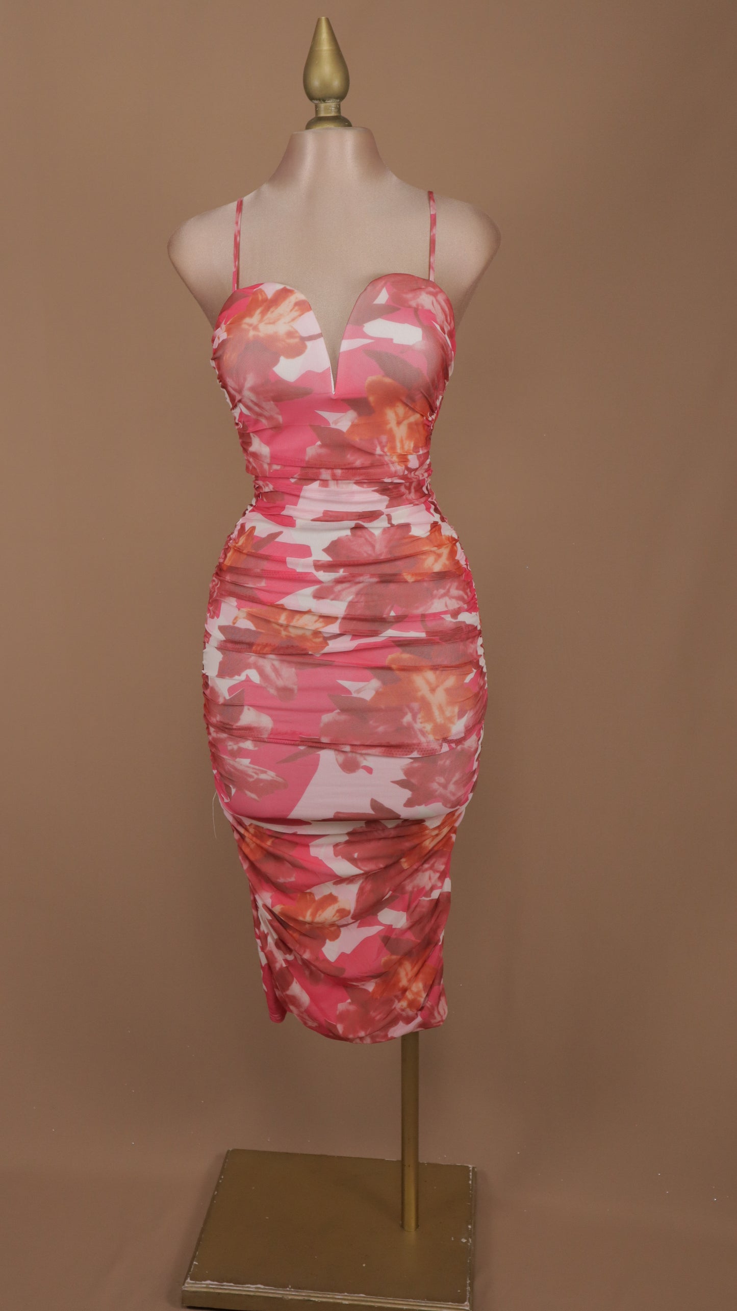 Vestido midi plisado coral