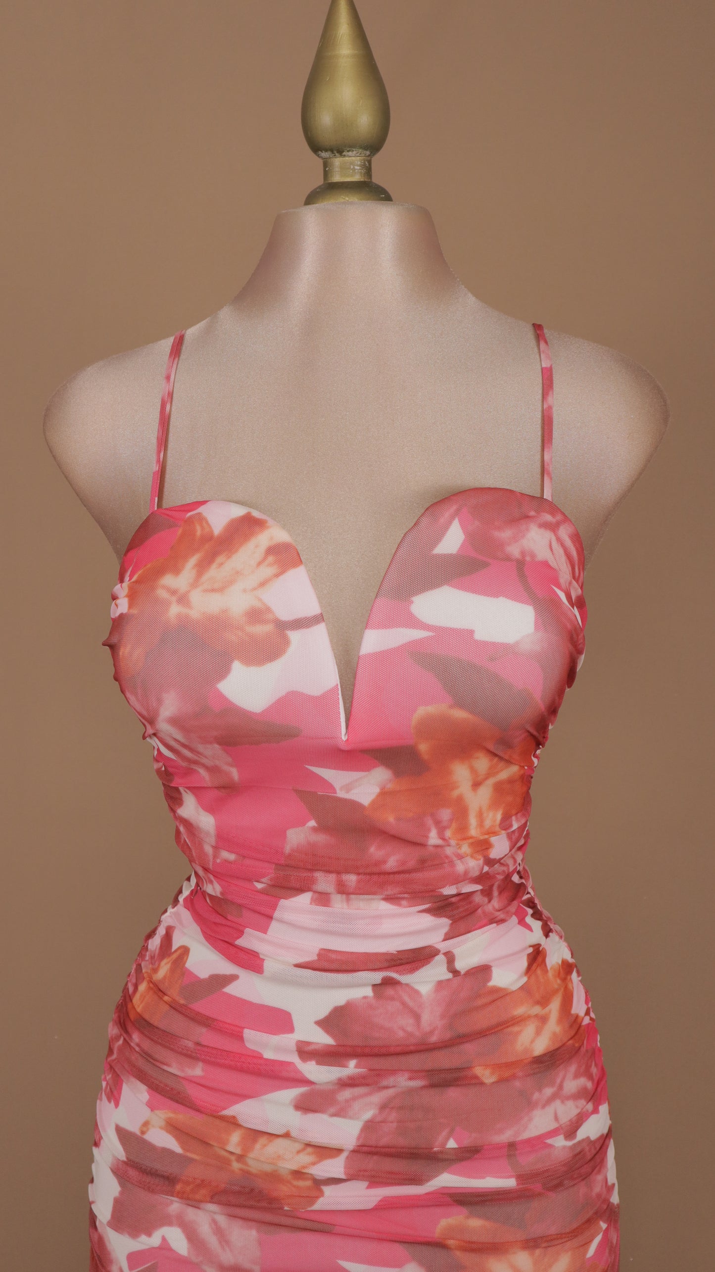 Vestido midi plisado coral