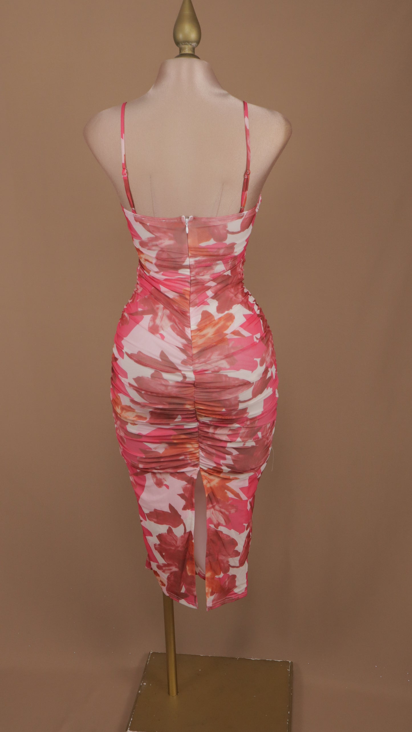 Vestido midi plisado coral