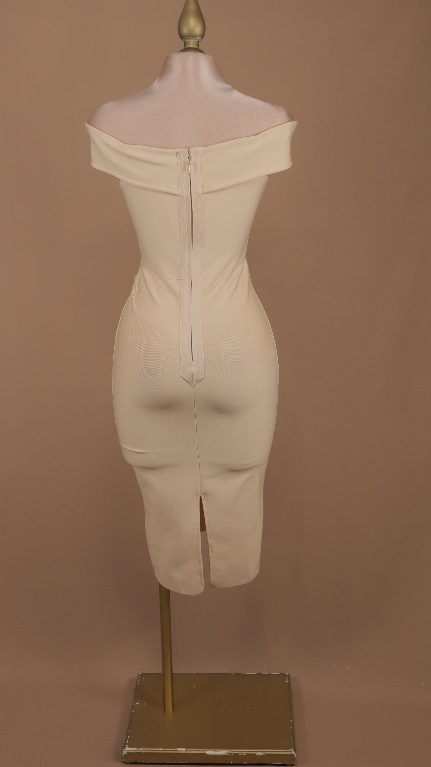 Vestido corto de bandage con aplicación