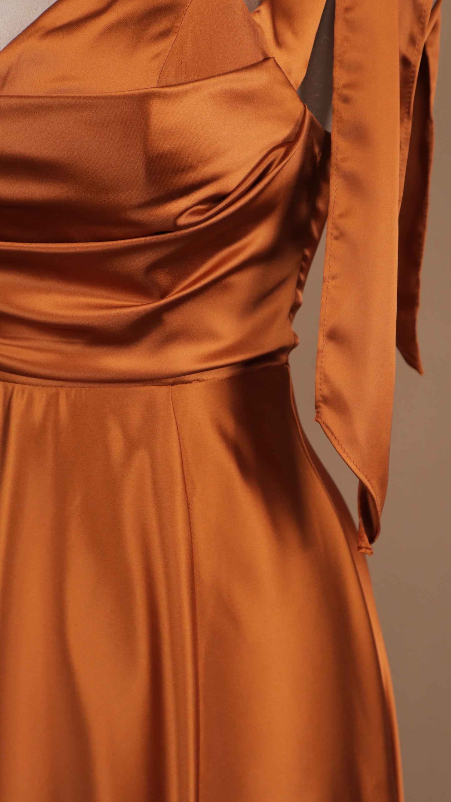 Vestido largo satinado línea A