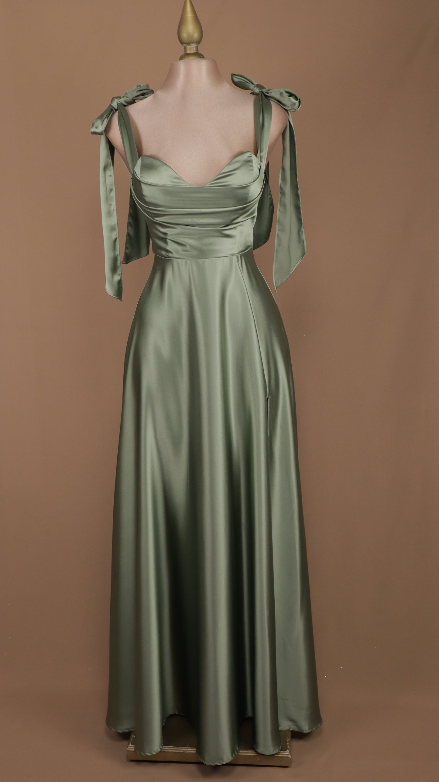 Vestido largo satinado línea A