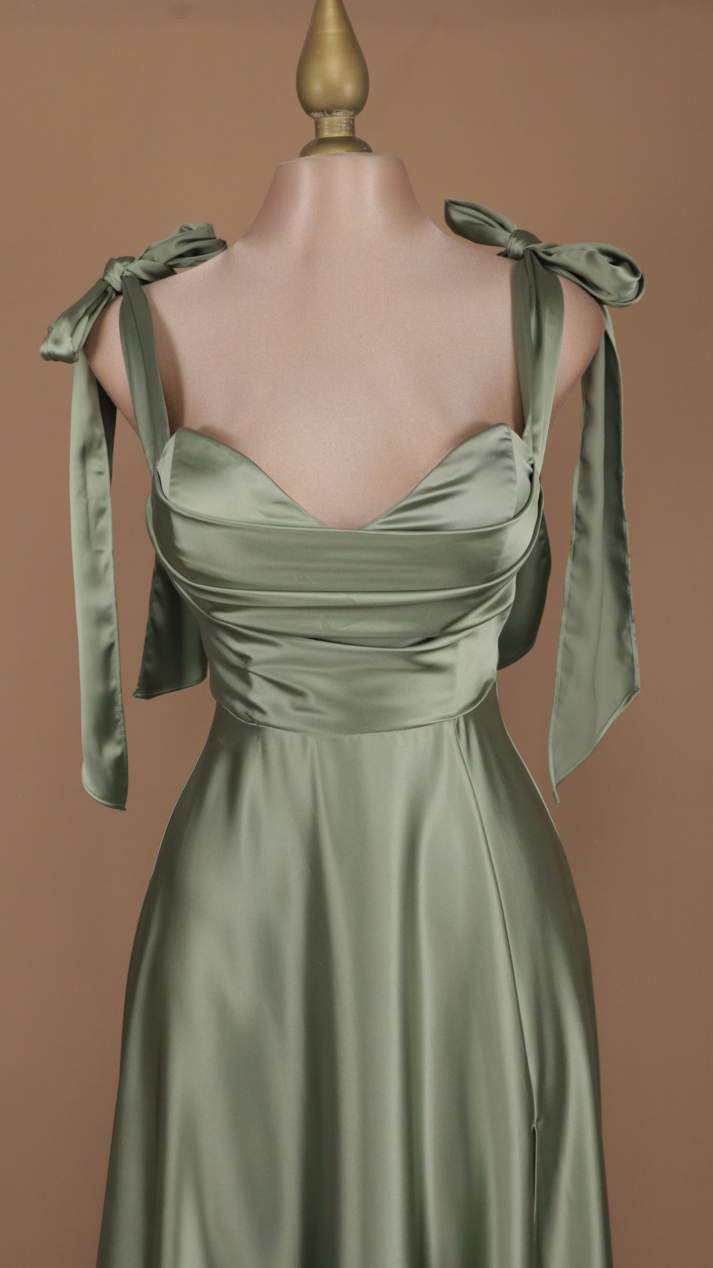 Vestido largo satinado línea A