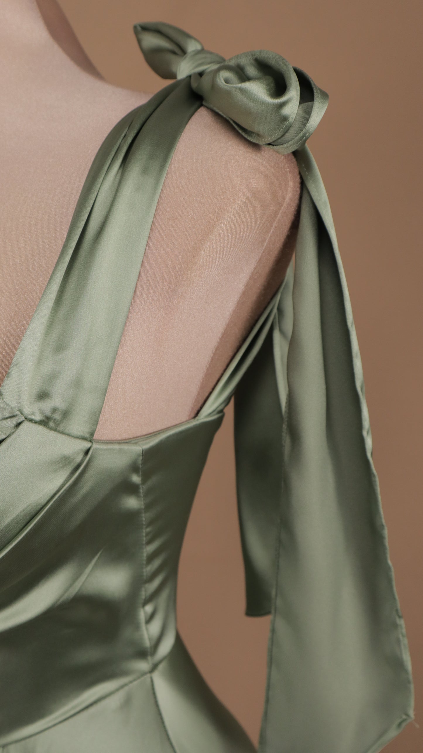 Vestido largo satinado línea A