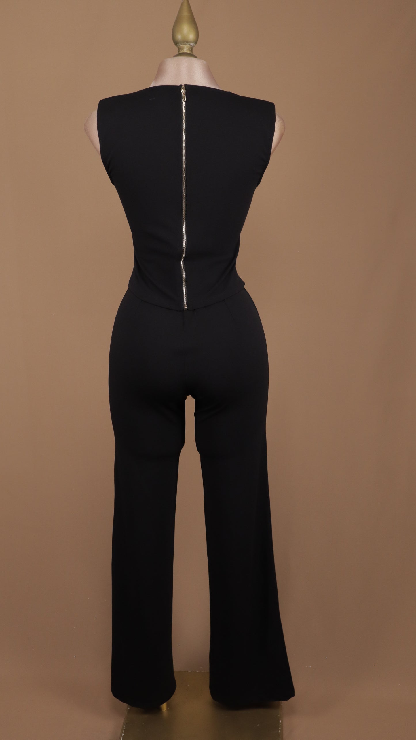 Conjunto de pantalón y crop con botones dorados