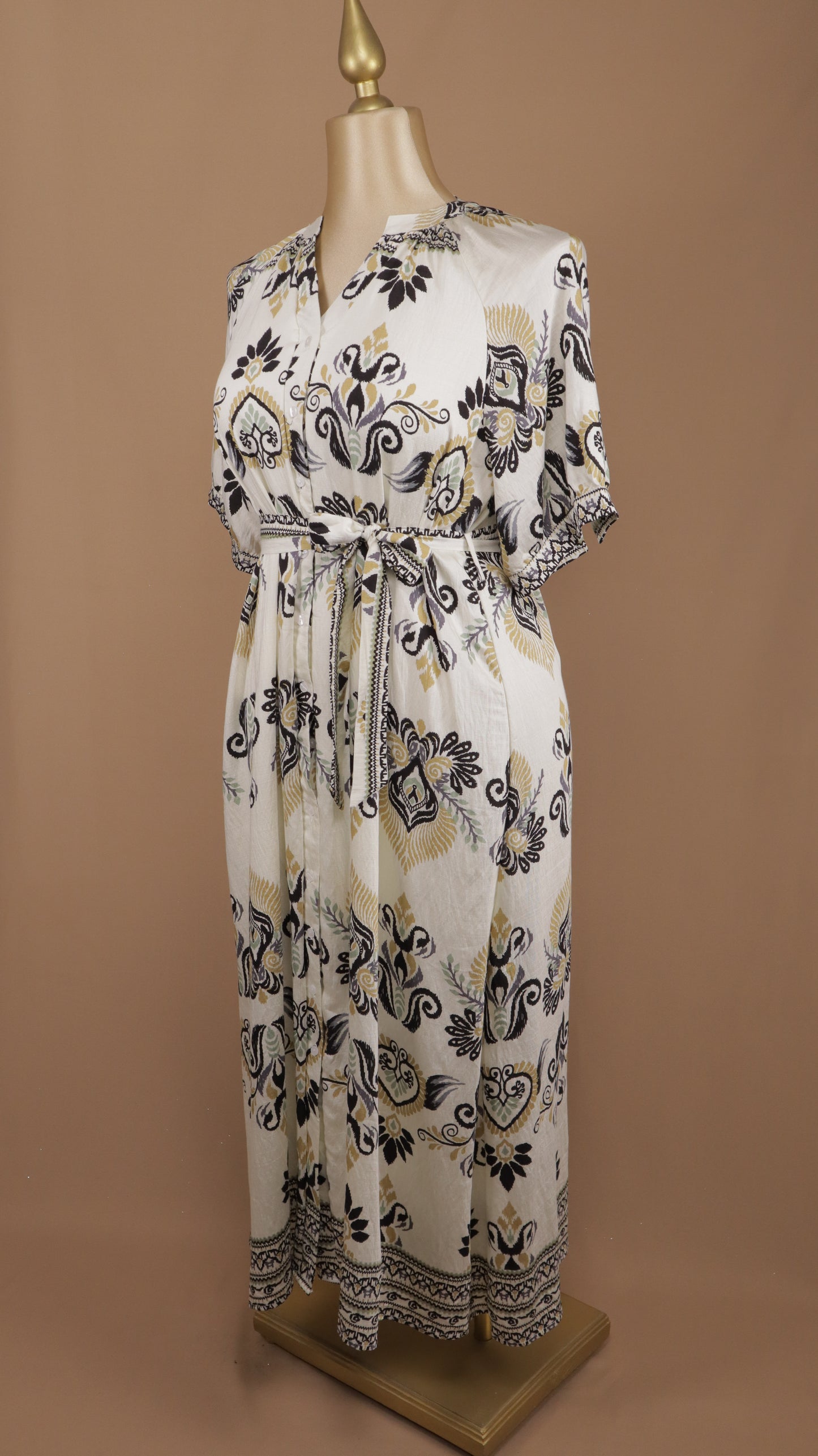 Vestido plus size con manga y estampado
