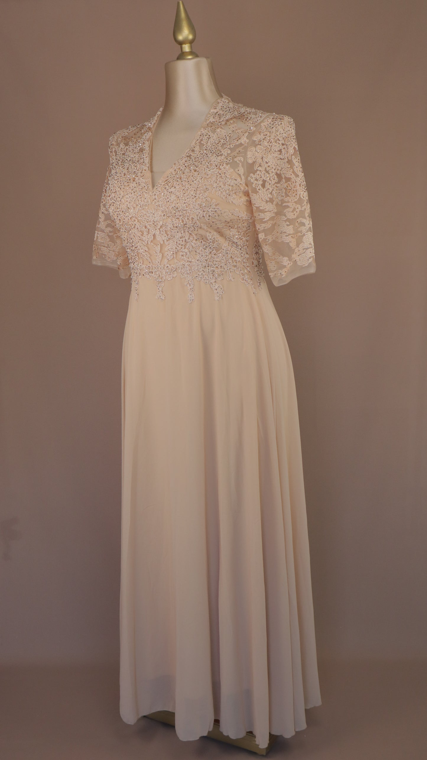 Vestido largo talla extra manga 3/4 con pedreria