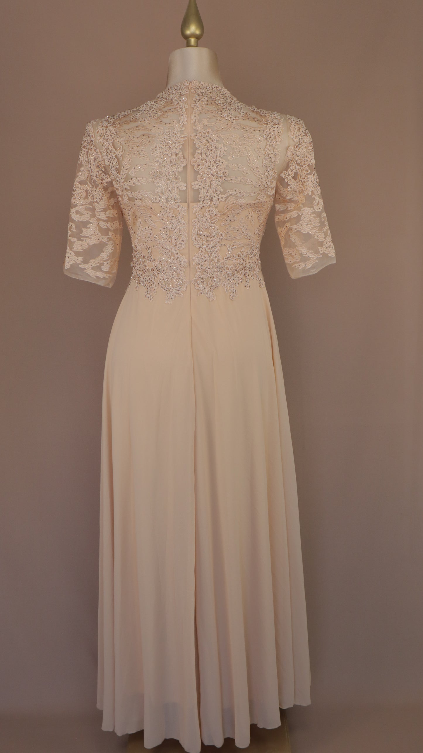 Vestido largo talla extra manga 3/4 con pedreria