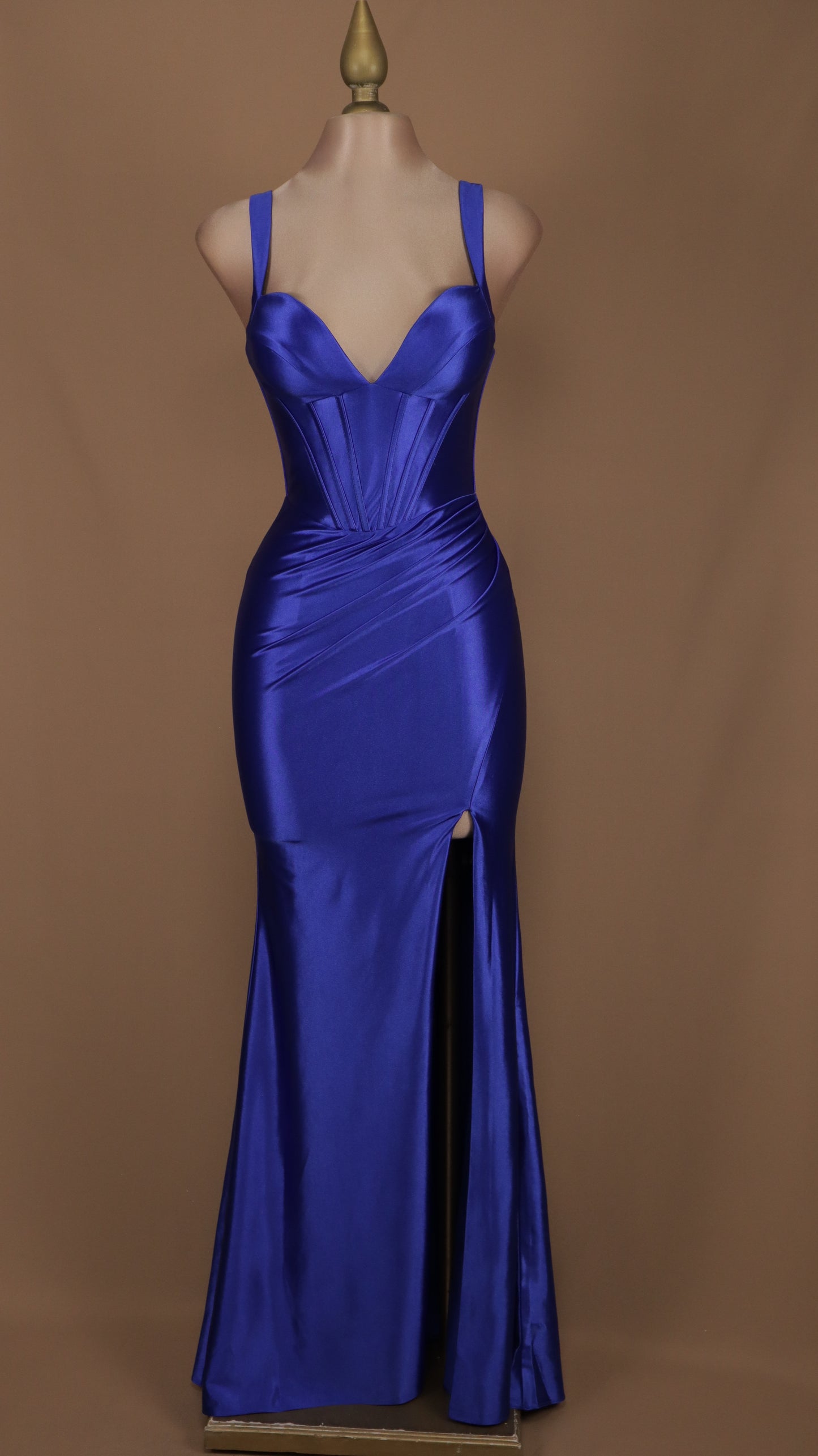 Vestido largo corte sirena escote de tirante