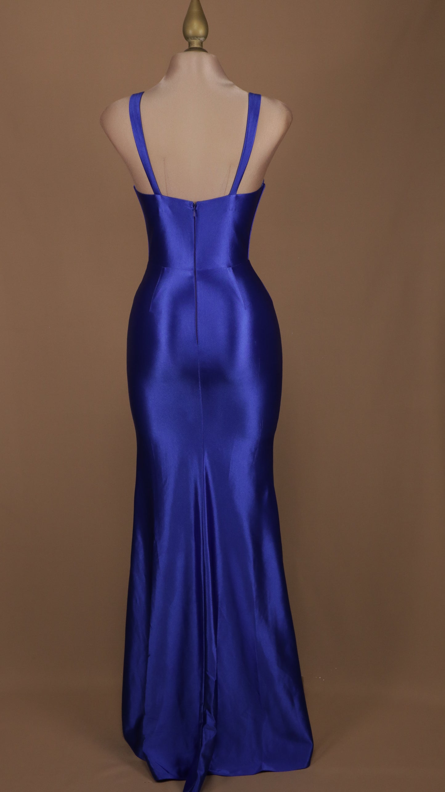 Vestido largo corte sirena escote de tirante