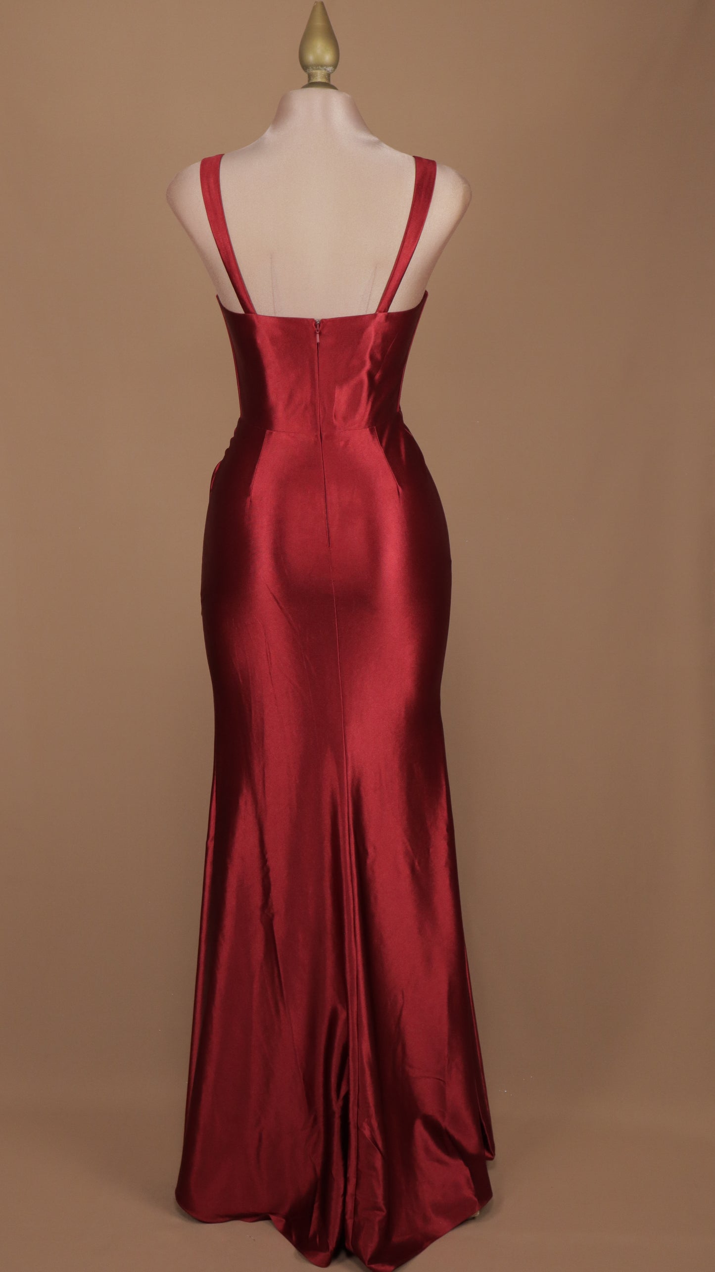 Vestido largo corte sirena escote de tirante