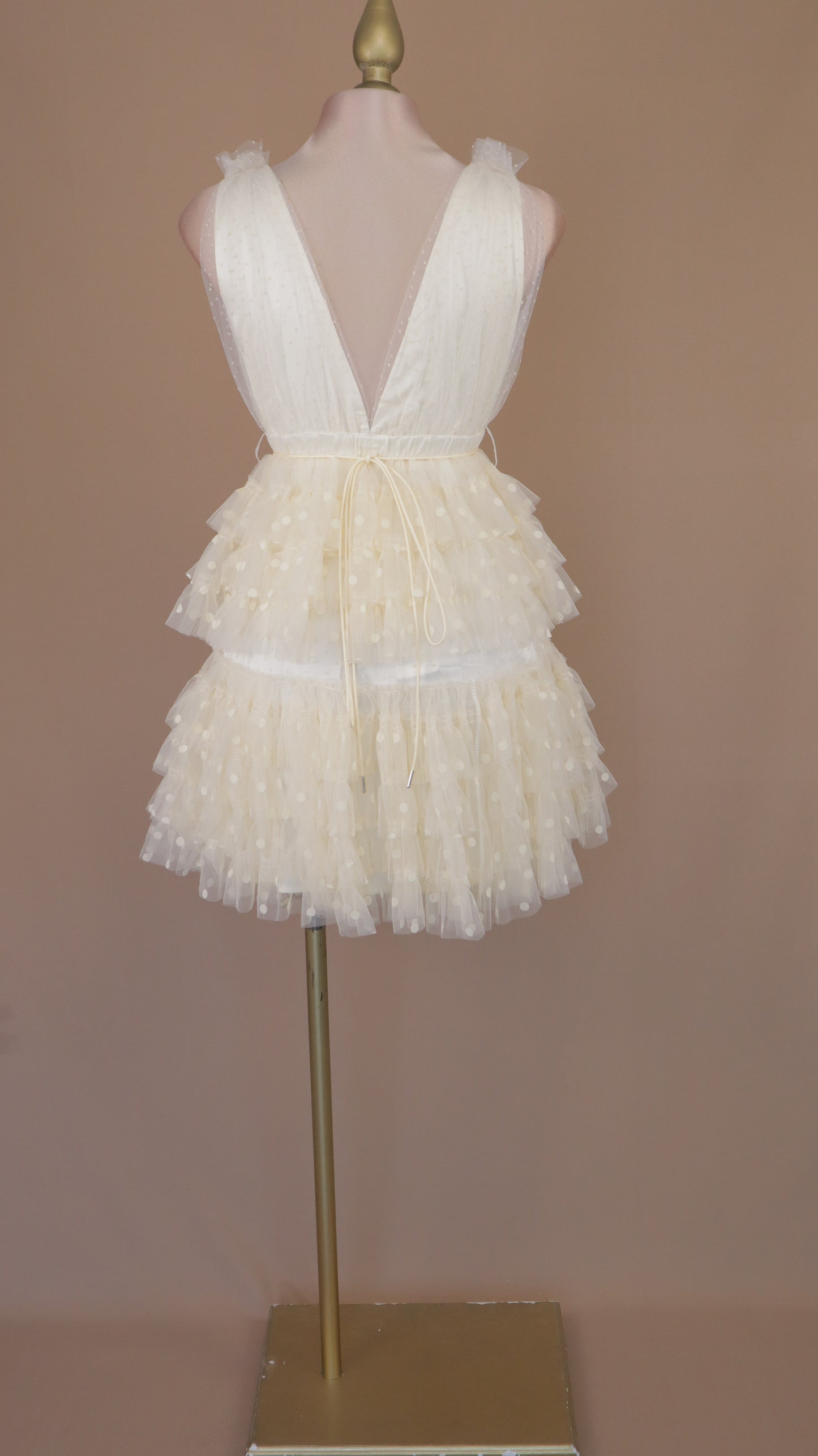 Vestido corto de tul y flor