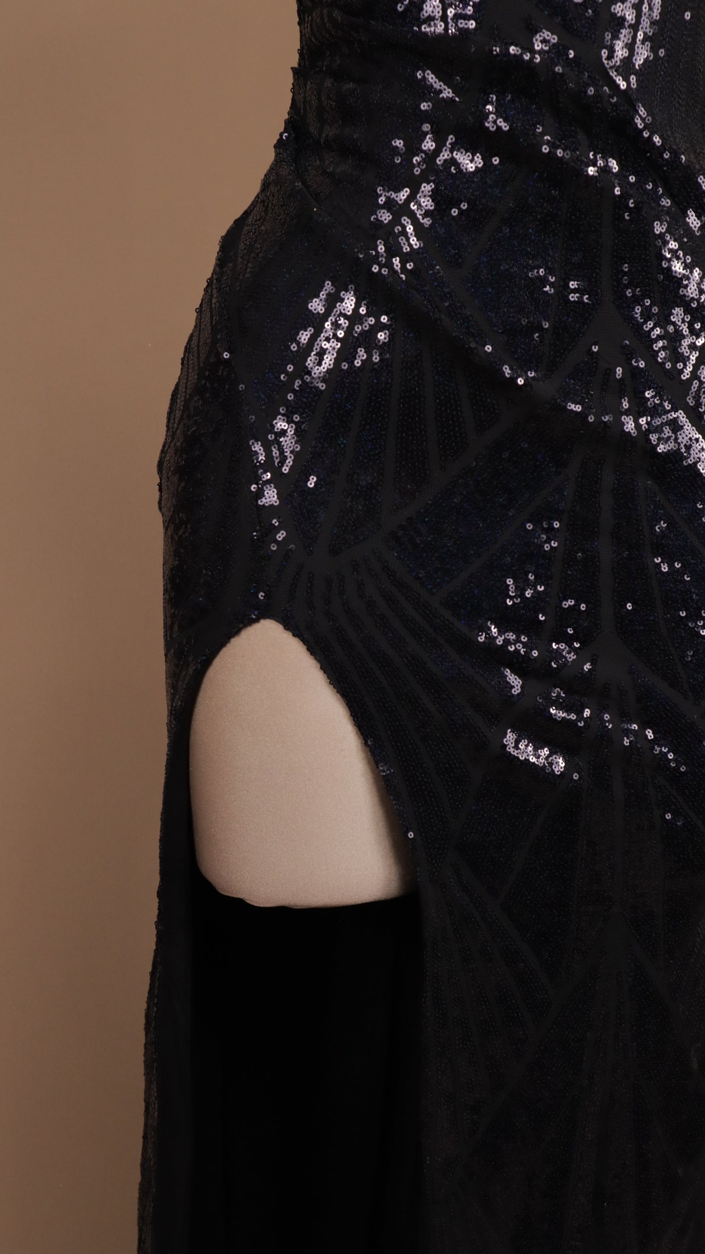 Vestido largo asimétrico con lentejuela