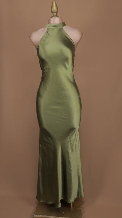 Vestido largo cuello halter satinado