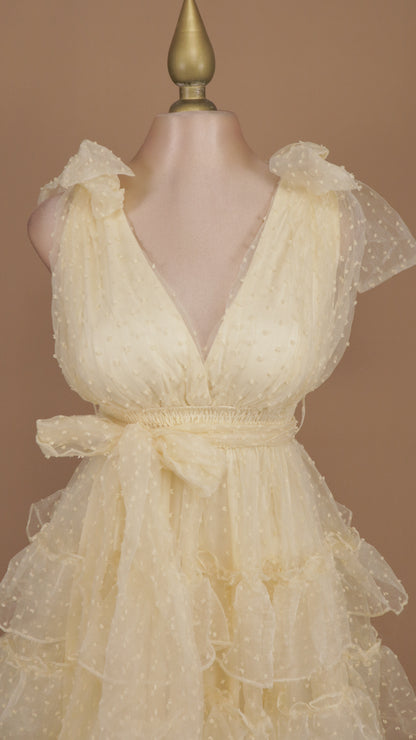 Vestido midi con olanes y tul escote en v