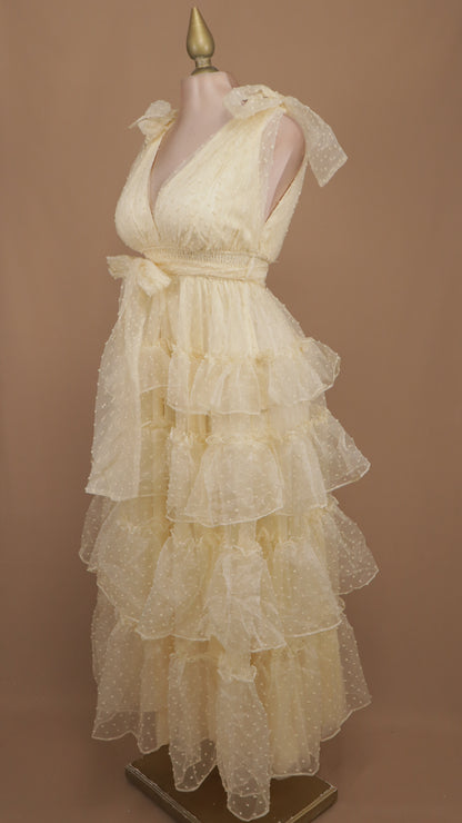 Vestido midi con olanes y tul escote en v