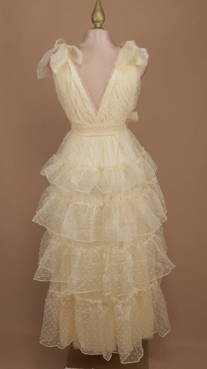Vestido midi con olanes y tul escote en v