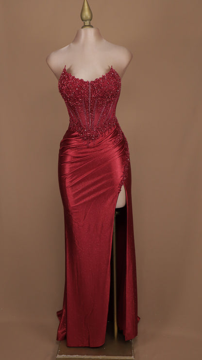 Vestido largo para graduación con aplicación y abertura