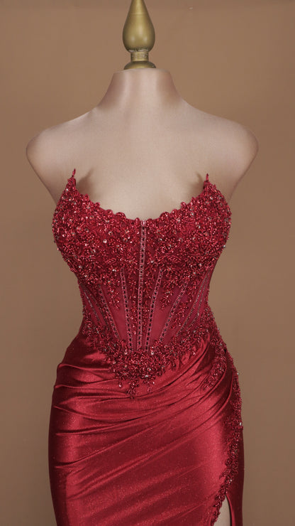 Vestido largo para graduación con aplicación y abertura