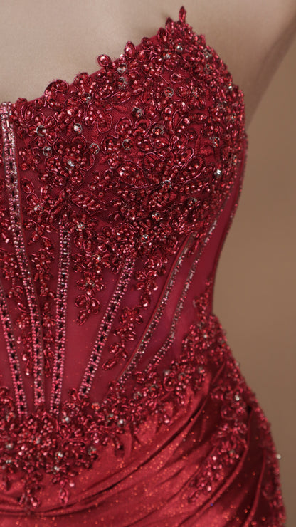 Vestido largo para graduación con aplicación y abertura