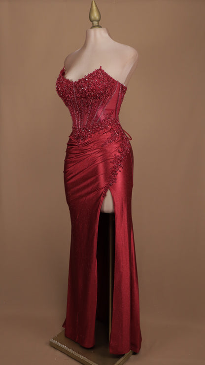Vestido largo para graduación con aplicación y abertura