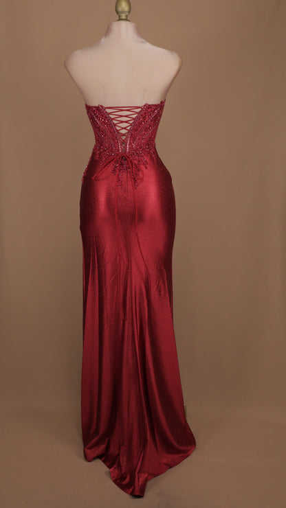 Vestido largo para graduación con aplicación y abertura