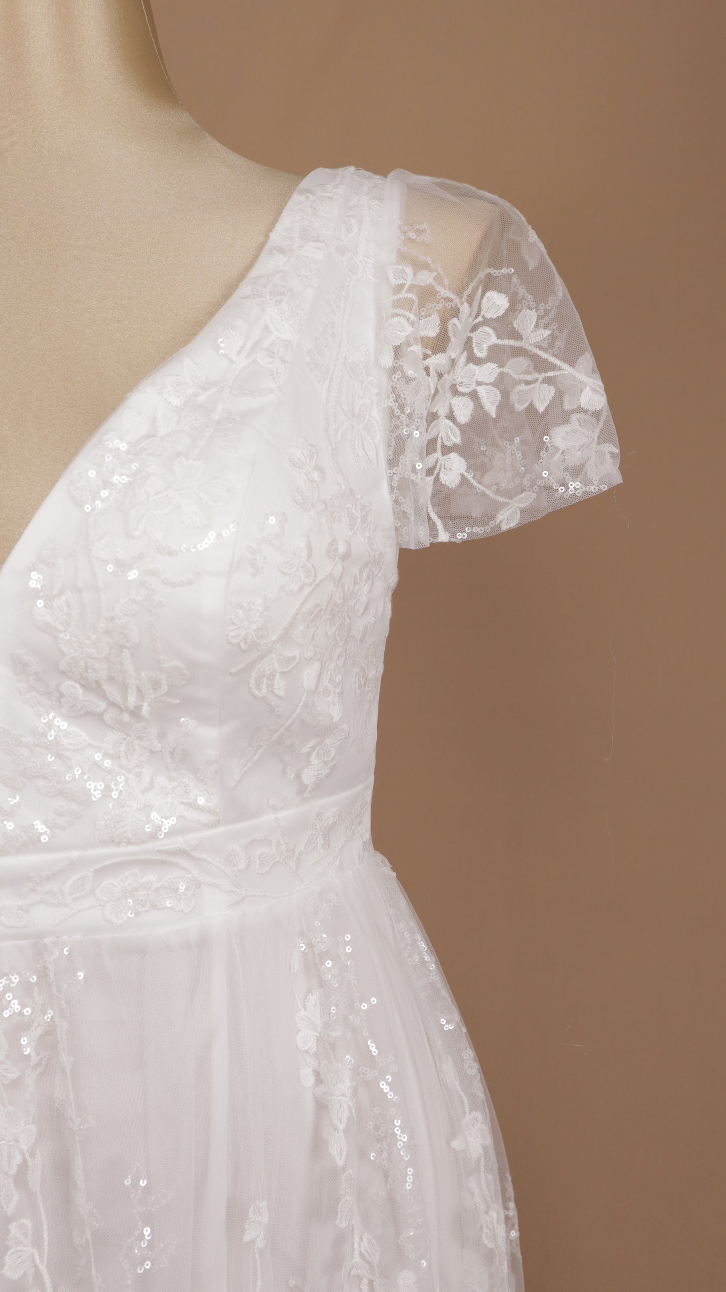 Vestido largo de novia talla extra con manga y lentejuela