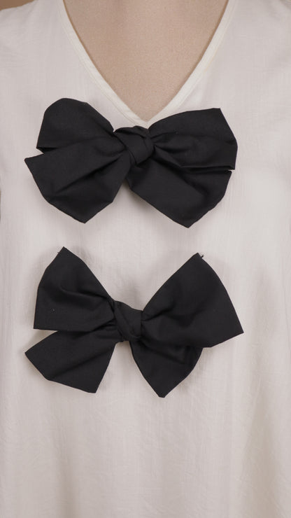 Vestido corto tipo bata con moños en busto