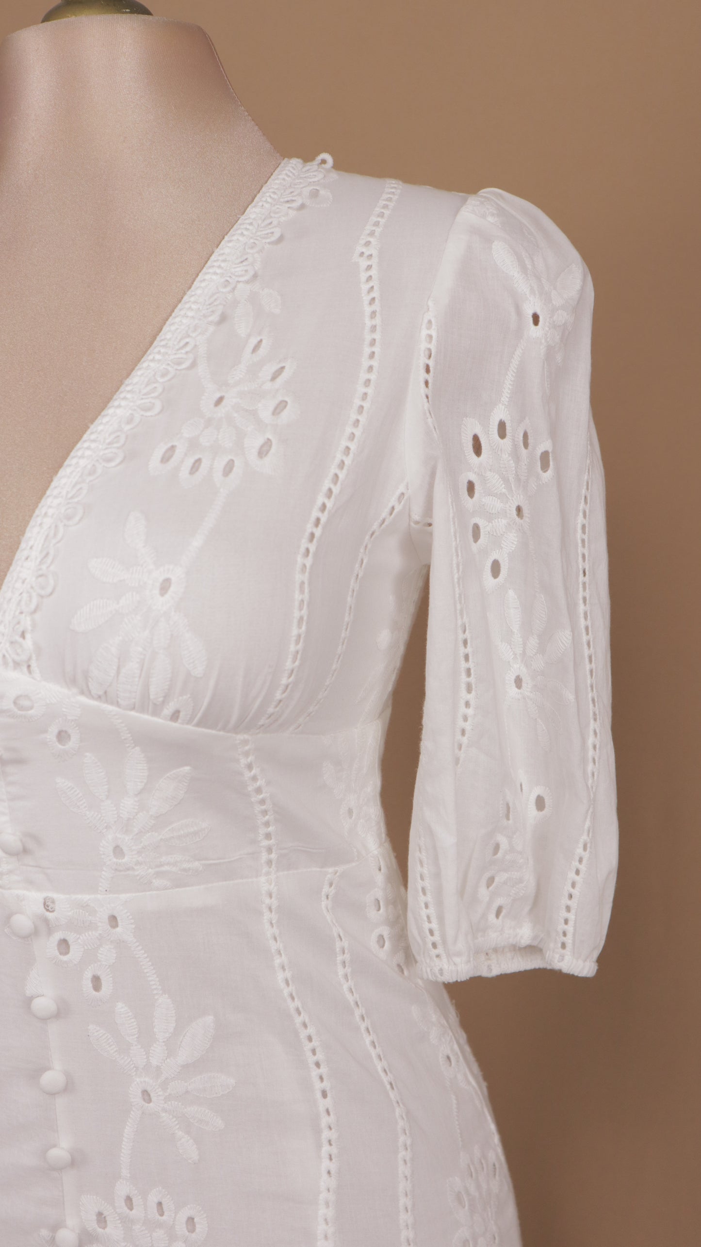 Vestido midi manga larga con escote en V