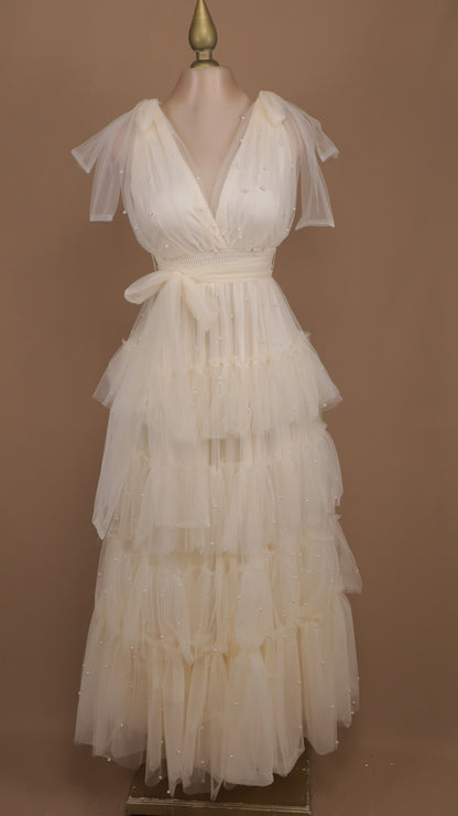 Vestido largo de tul con perlas y escote en V
