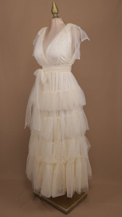 Vestido largo de tul con perlas y escote en V