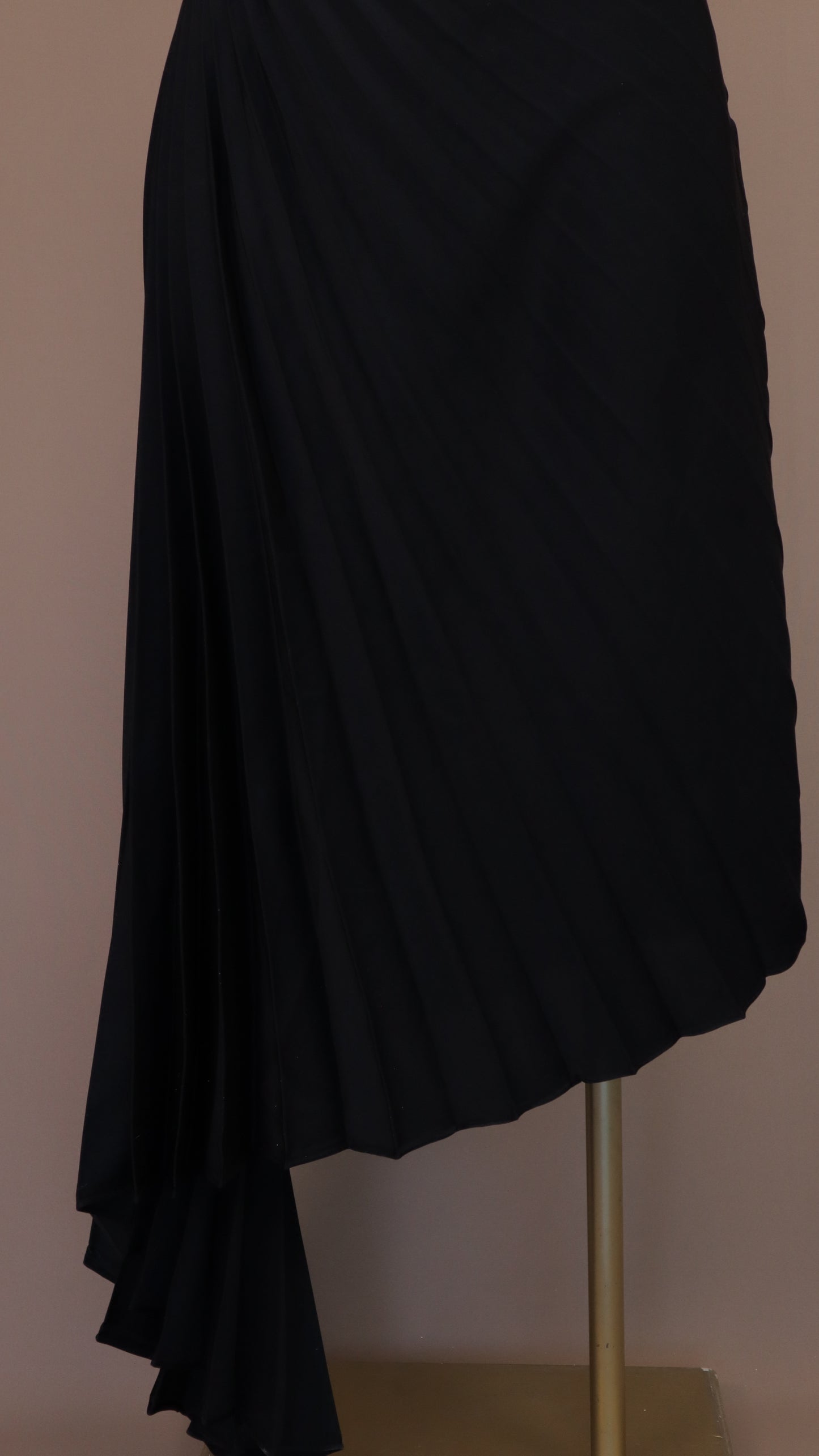 VESTIDO MAXI ASIMETRICO OJAL