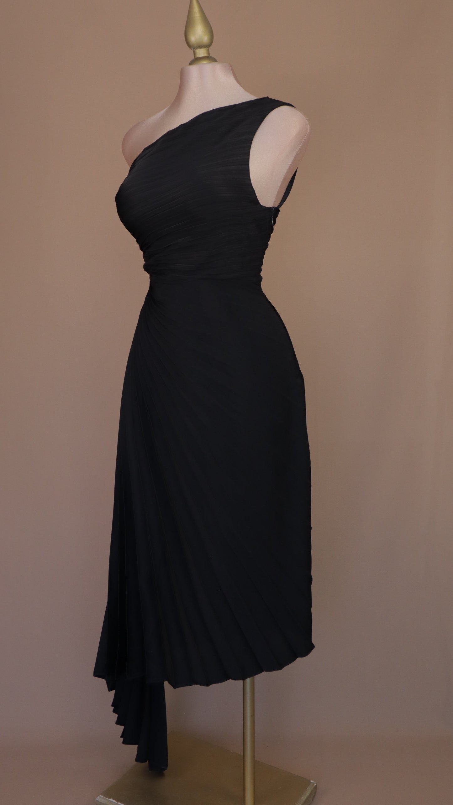 VESTIDO MAXI ASIMETRICO OJAL