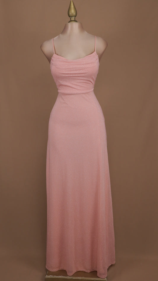 Vestido largo con destellos y agujetas en la espalda
