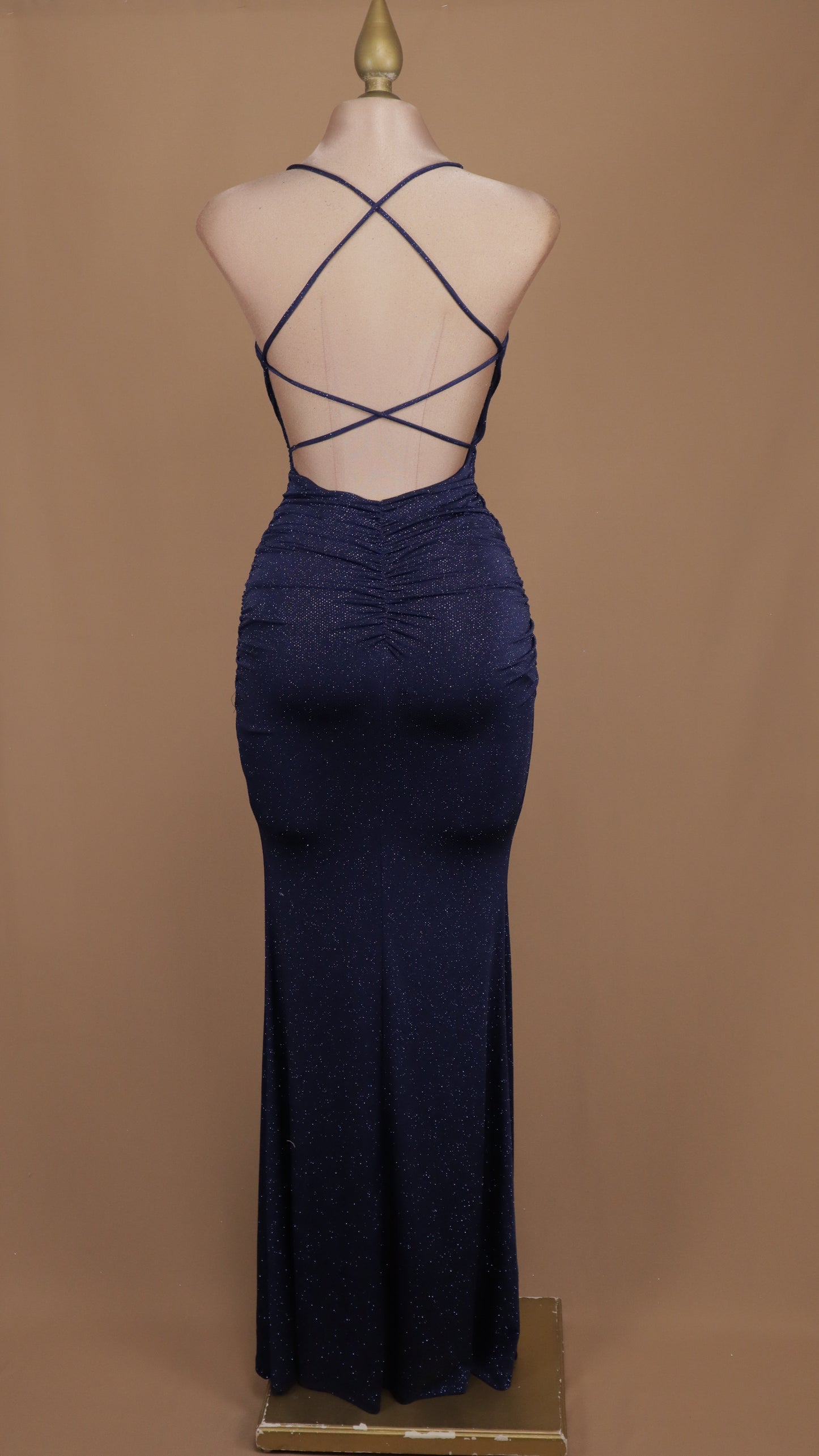 Vestido largo con escote en V y destellos