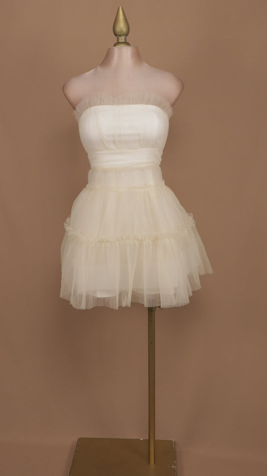 Vestido corto de tul estraple