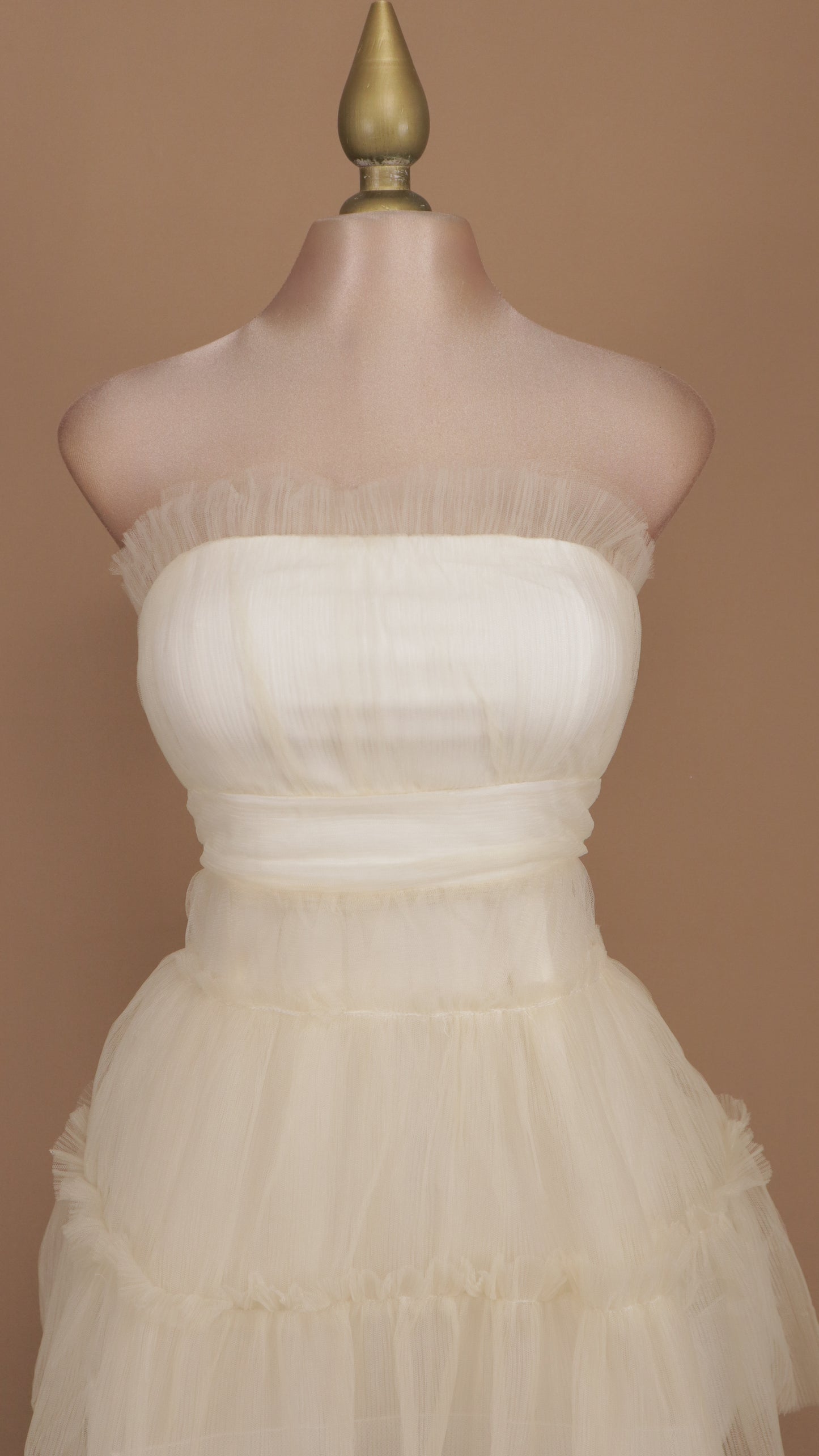 Vestido corto de tul estraple