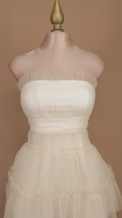 Vestido corto de tul estraple