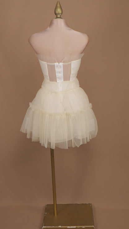 Vestido corto de tul estraple