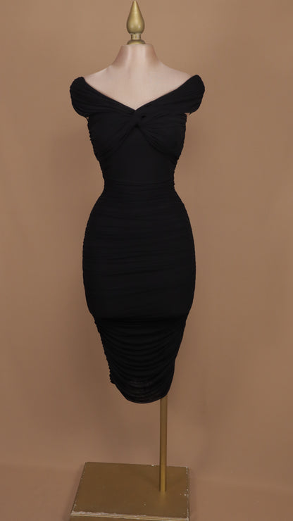 Vestido midi corrugado al hombro