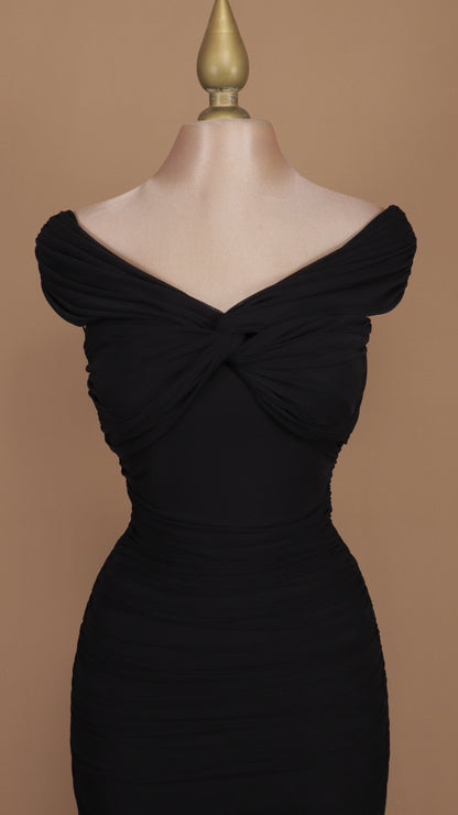 Vestido midi corrugado al hombro