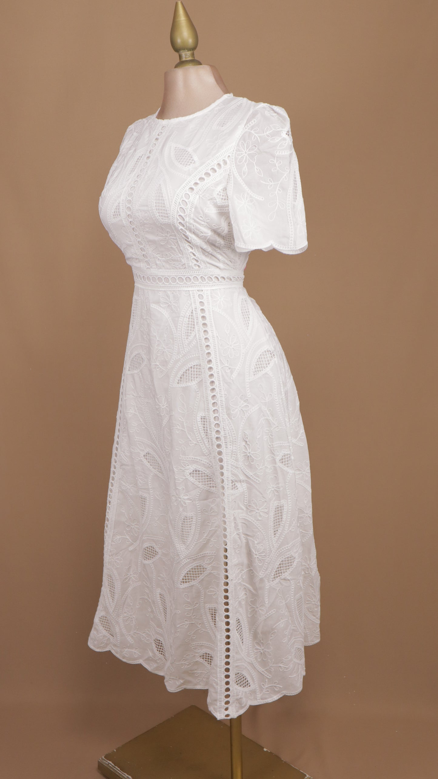 Vestido midi con manga y tipo bordado