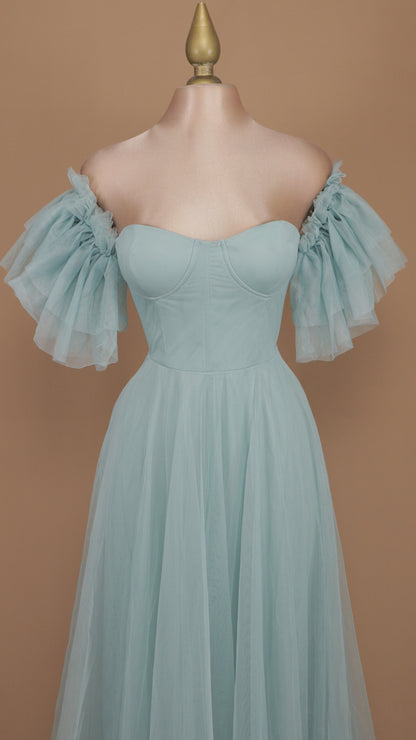 Vestido largo con manga de escarola de tul