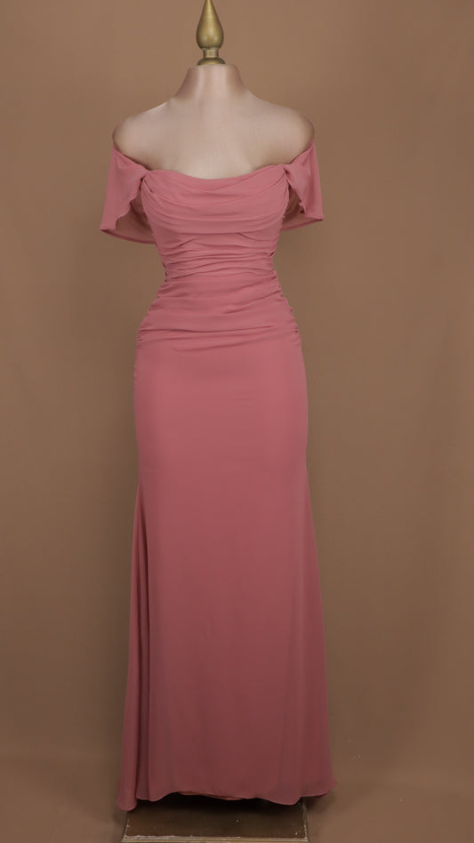 Vestido largo al hombro y plisado de chiffon