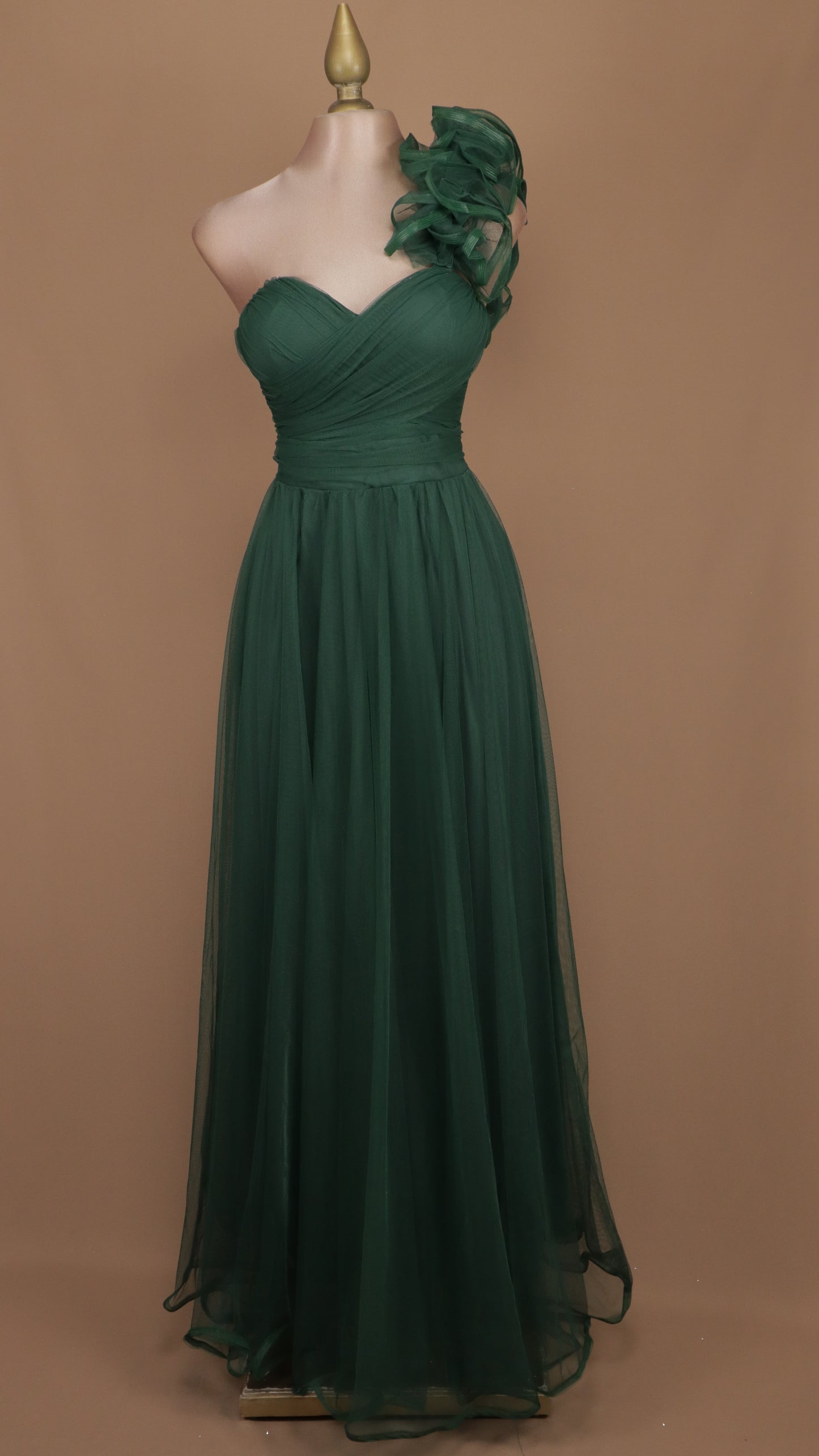 Vestido largo de tul con escote corazón