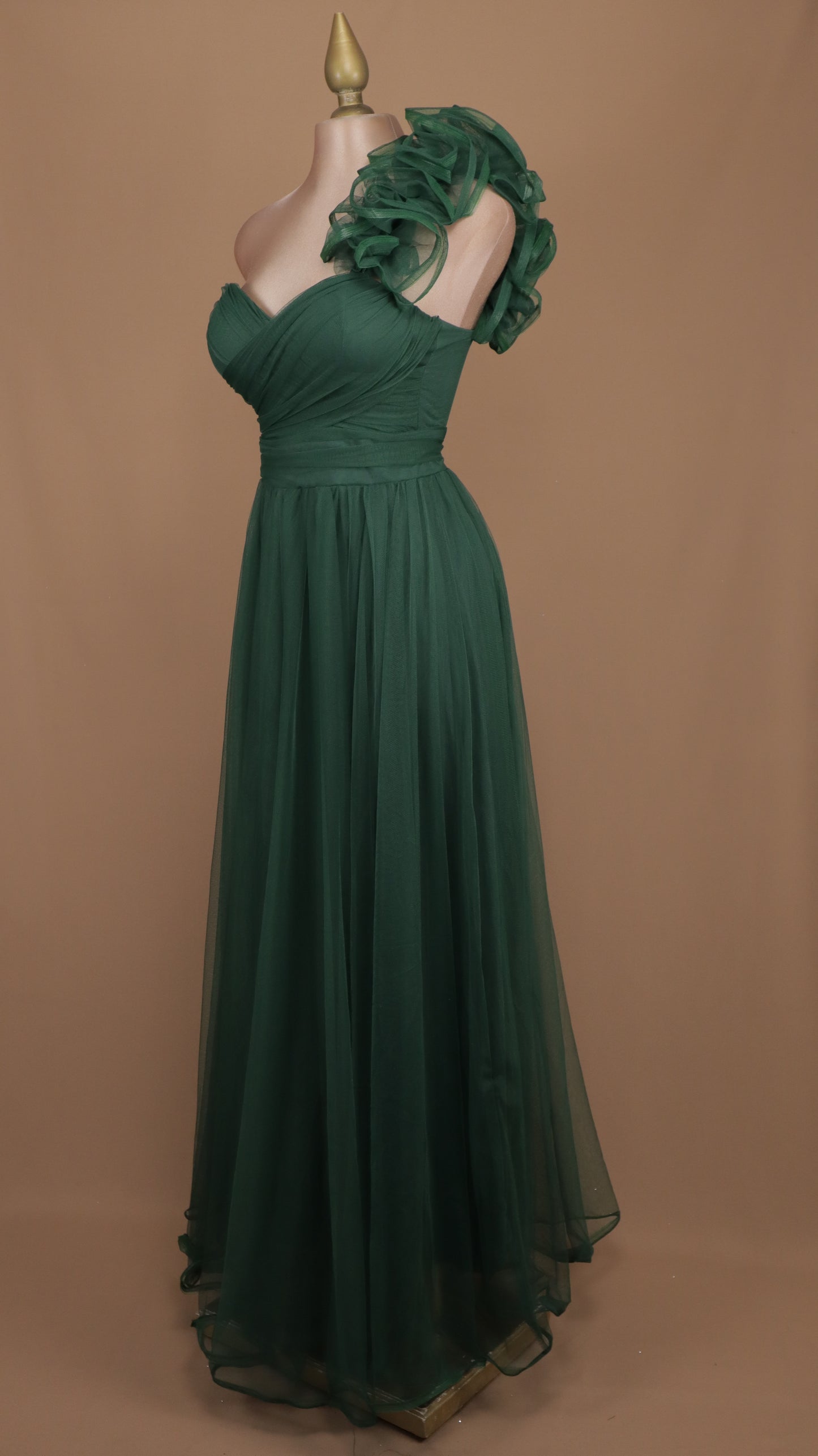 Vestido largo de tul con escote corazón
