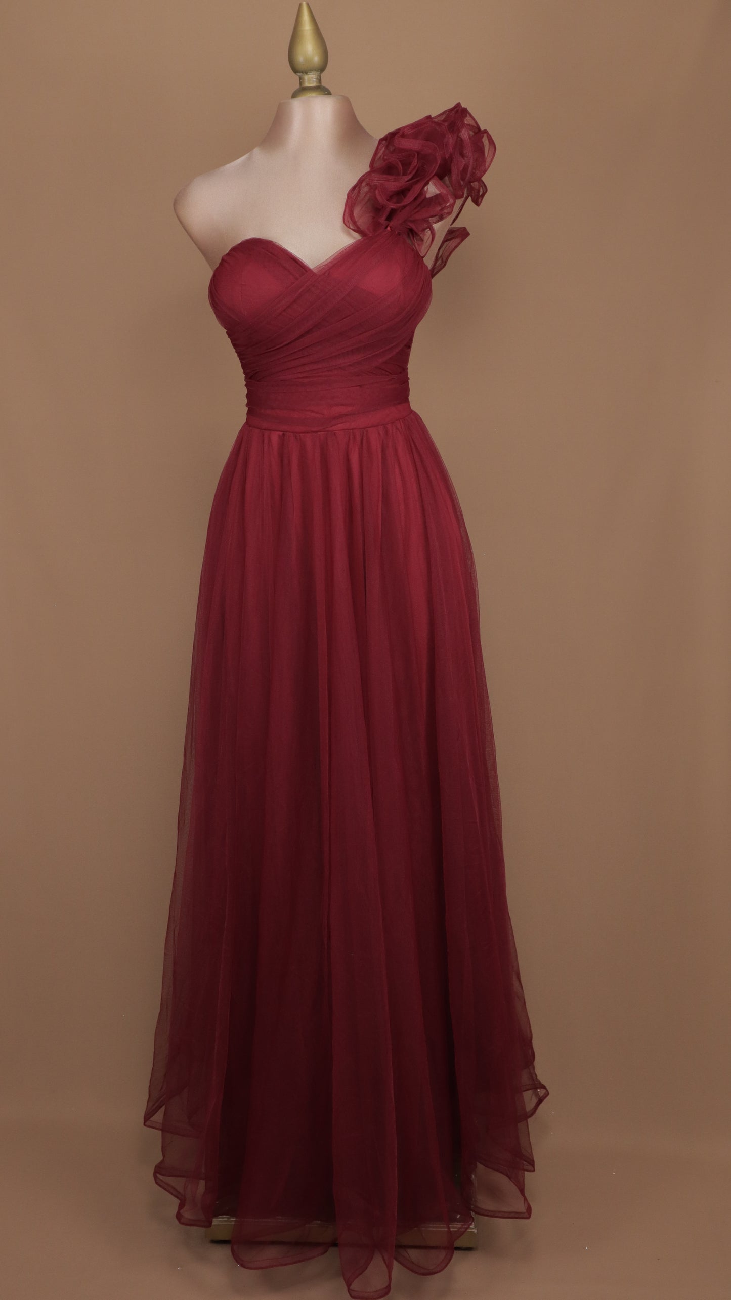 Vestido largo de tul con escote corazón