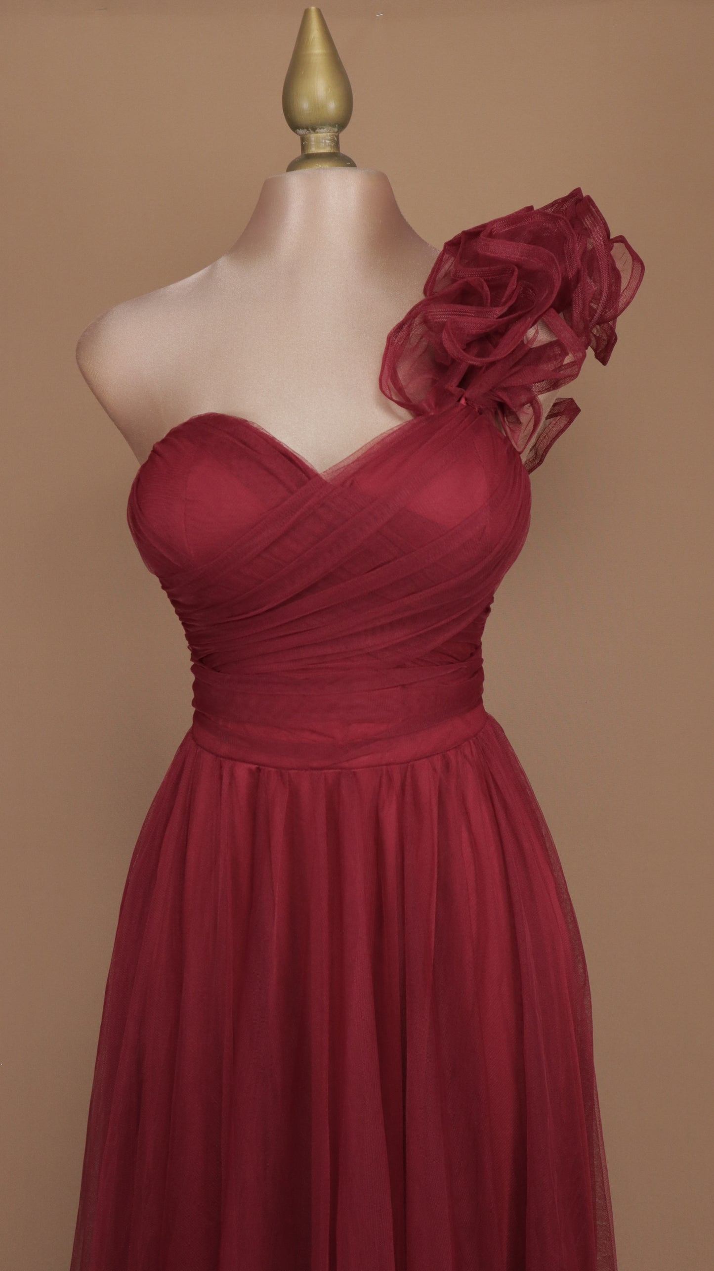 Vestido largo de tul con escote corazón